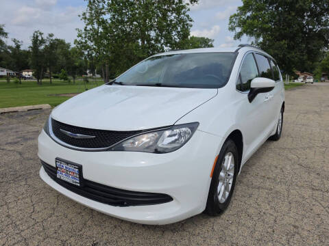 2020 Chrysler Voyager LX FWD photo