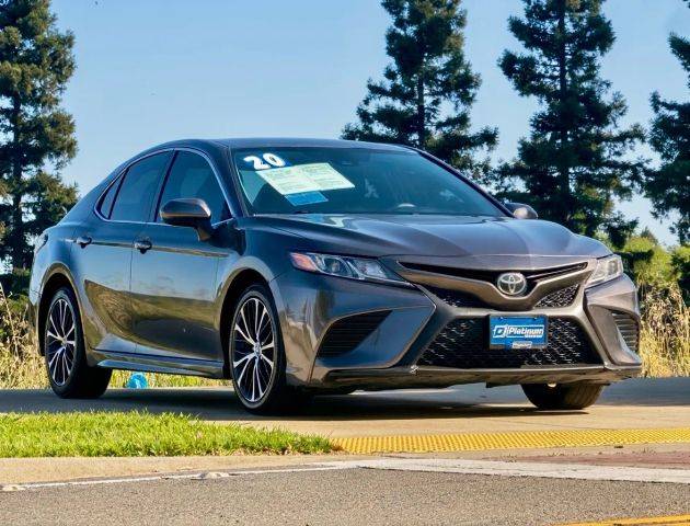 2020 Toyota Camry SE FWD photo