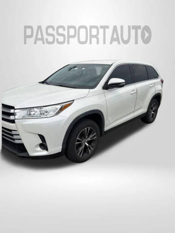2019 Toyota Highlander LE FWD photo
