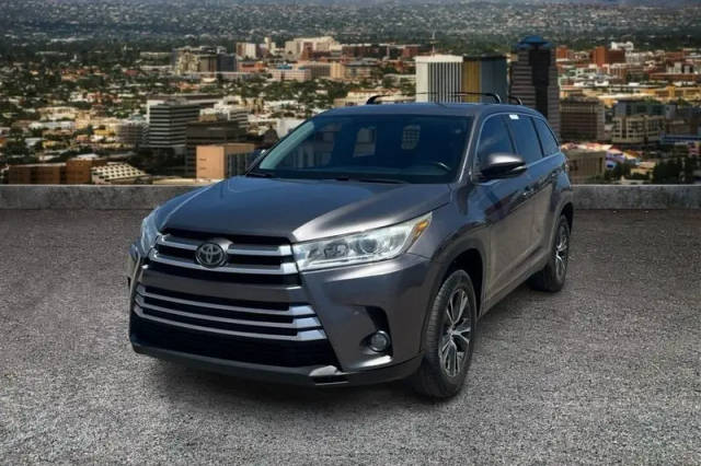 2019 Toyota Highlander LE Plus FWD photo