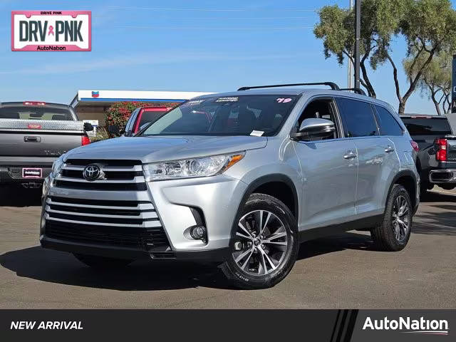 2019 Toyota Highlander LE Plus FWD photo