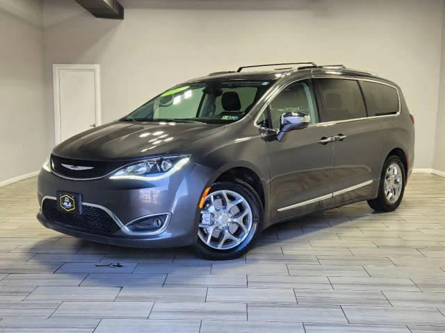 2019 Chrysler Pacifica Minivan Limited FWD photo