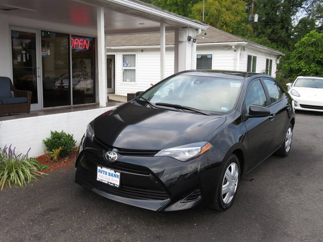 2017 Toyota Corolla LE FWD photo