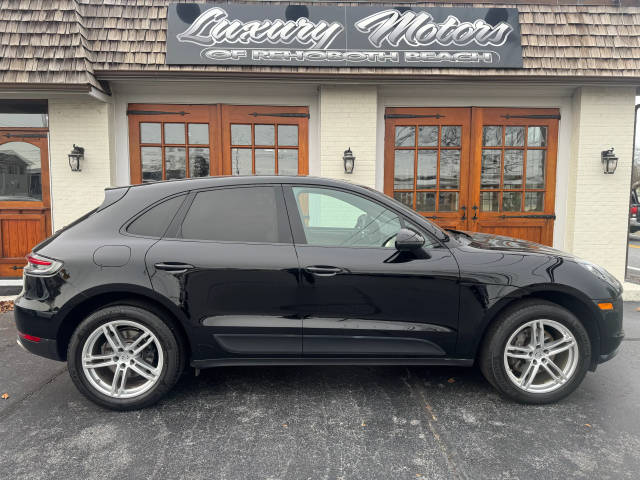 2020 Porsche Macan  AWD photo