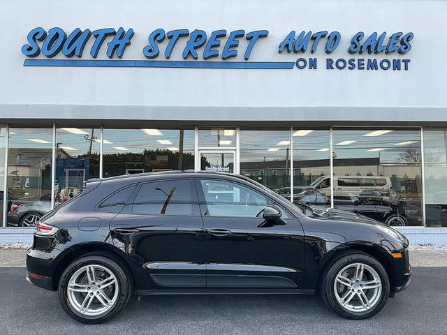2020 Porsche Macan  AWD photo