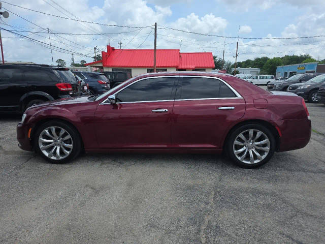 2019 Chrysler 300 Limited RWD photo