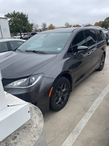 2020 Chrysler Pacifica Minivan Touring FWD photo