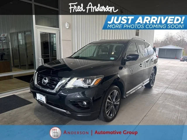2017 Nissan Pathfinder Platinum 4WD photo