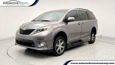 2017 Toyota Sienna SE Premium FWD photo