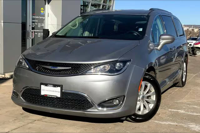 2019 Chrysler Pacifica Minivan Touring L FWD photo
