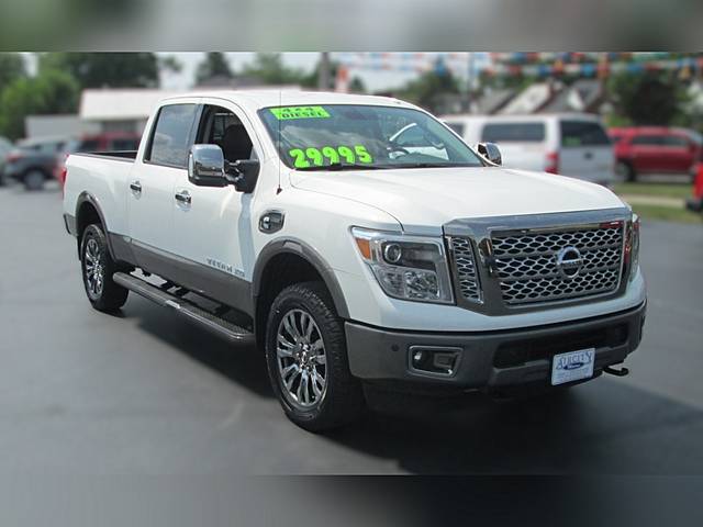2019 Nissan Titan XD Platinum Reserve 4WD photo