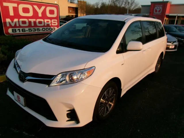 2020 Toyota Sienna LE AWD photo