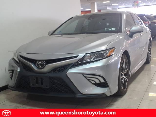 2018 Toyota Camry SE FWD photo