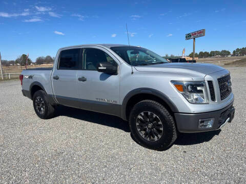 2018 Nissan Titan PRO-4X 4WD photo