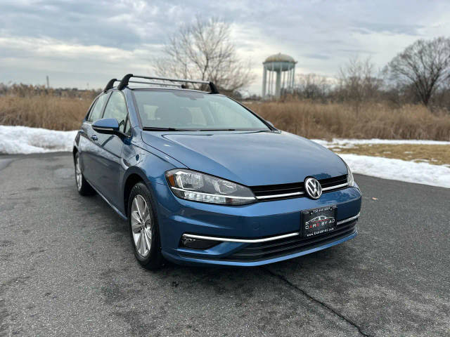 2019 Volkswagen Golf SE FWD photo