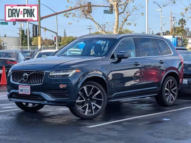 2020 Volvo XC90 Momentum AWD photo