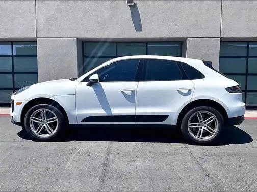 2020 Porsche Macan AWD photo