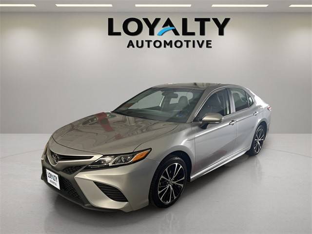 2020 Toyota Camry SE FWD photo