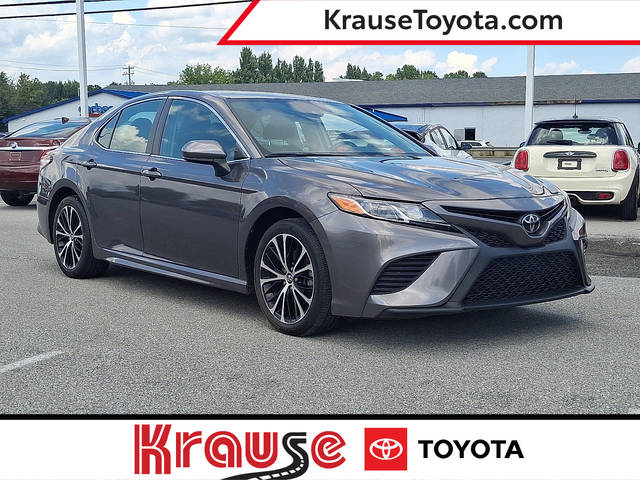 2020 Toyota Camry SE FWD photo
