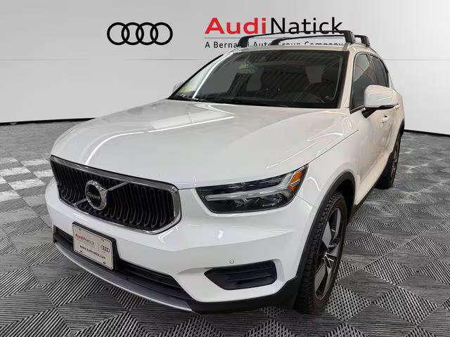 2020 Volvo XC40 Momentum AWD photo