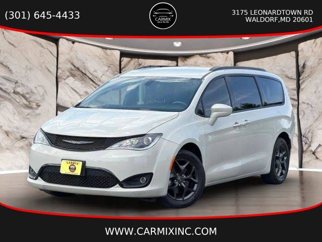 2020 Chrysler Pacifica Minivan Touring L FWD photo