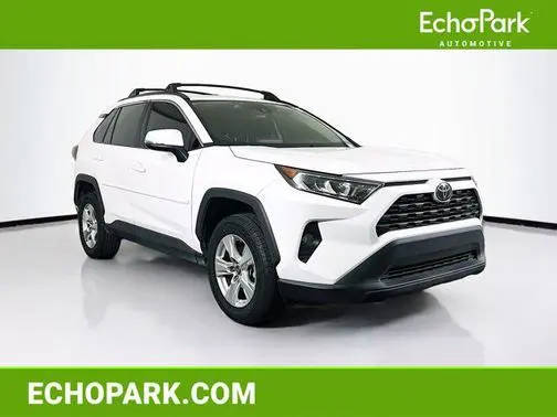 2019 Toyota RAV4 XLE FWD photo