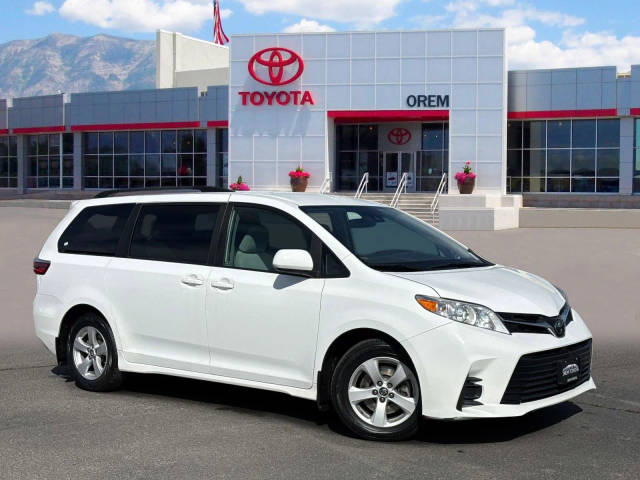 2020 Toyota Sienna LE FWD photo