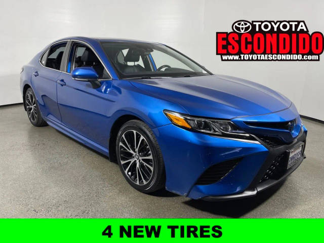 2020 Toyota Camry Hybrid SE FWD photo