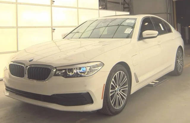 2019 BMW 5 Series 530e iPerformance RWD photo