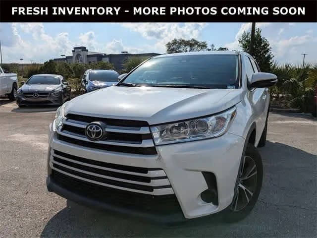 2019 Toyota Highlander LE FWD photo