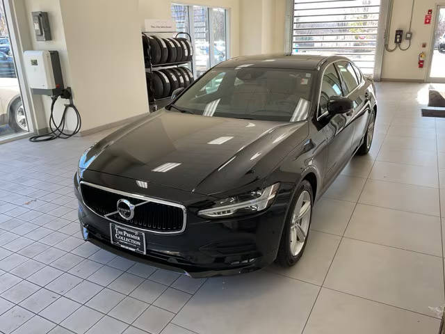 2018 Volvo S90 Momentum AWD photo