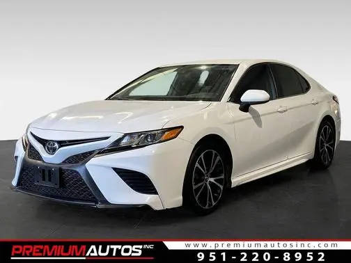 2020 Toyota Camry SE FWD photo