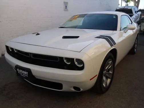 2019 Dodge Challenger SXT RWD photo