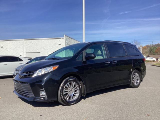 2020 Toyota Sienna XLE FWD photo