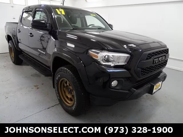 2017 Toyota Tacoma SR5 4WD photo