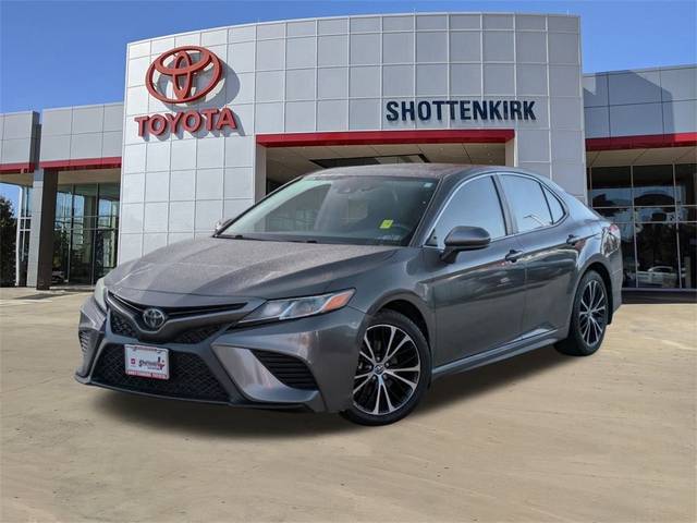 2020 Toyota Camry SE FWD photo