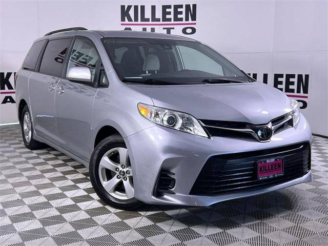 2019 Toyota Sienna LE FWD photo