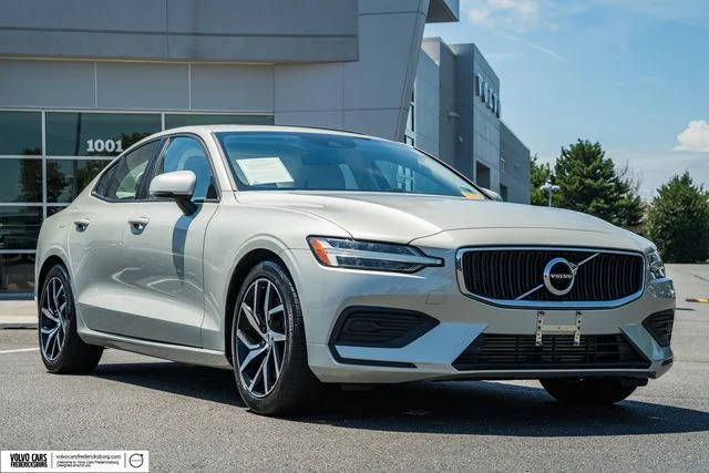 2020 Volvo S60 Momentum AWD photo