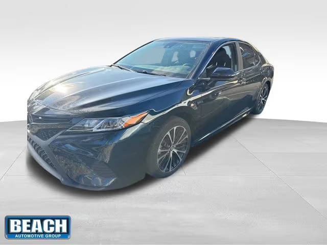 2020 Toyota Camry SE FWD photo