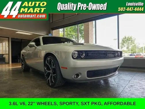 2019 Dodge Challenger SXT RWD photo