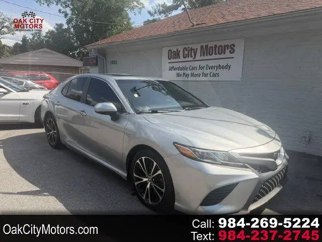 2020 Toyota Camry SE FWD photo
