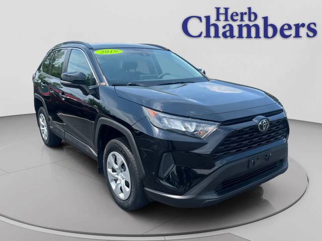 2019 Toyota RAV4 LE AWD photo