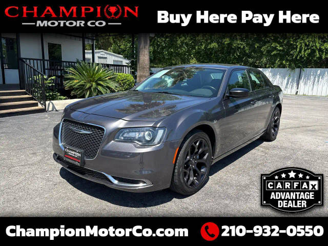 2019 Chrysler 300 Touring RWD photo