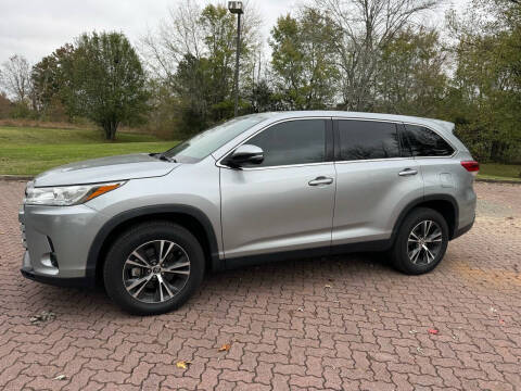 2019 Toyota Highlander LE FWD photo