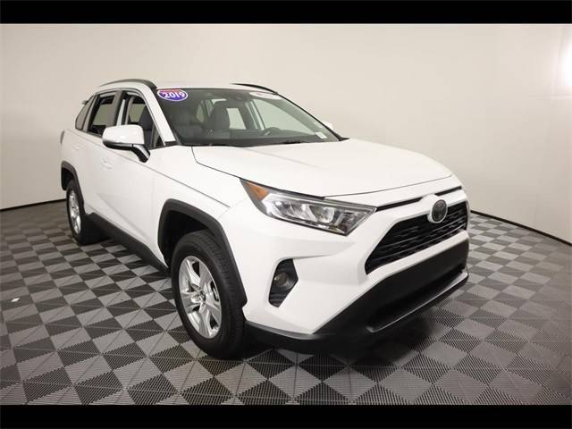 2019 Toyota RAV4 XLE FWD photo