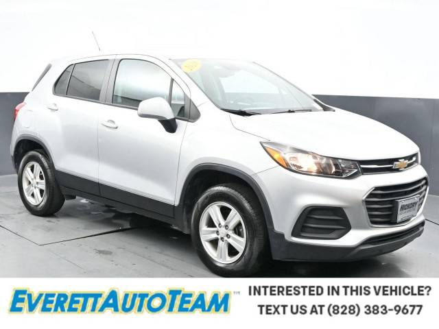 2020 Chevrolet Trax LS AWD photo