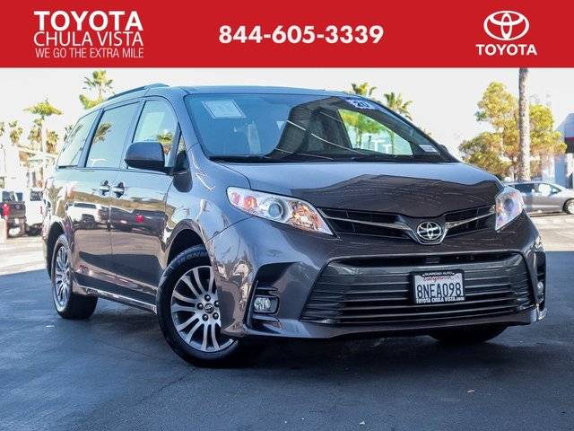 2020 Toyota Sienna XLE FWD photo