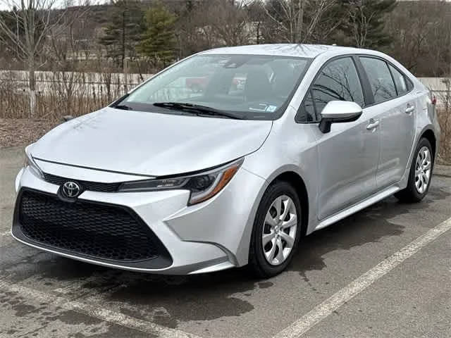 2020 Toyota Corolla LE FWD photo