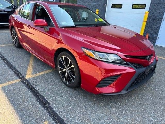 2020 Toyota Camry SE FWD photo