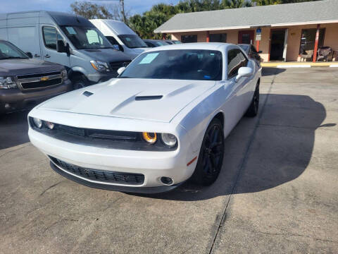 2019 Dodge Challenger SXT RWD photo